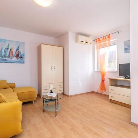 Apartments Mirjana * Central Location And Close To Beach Punat Dış mekan fotoğraf
