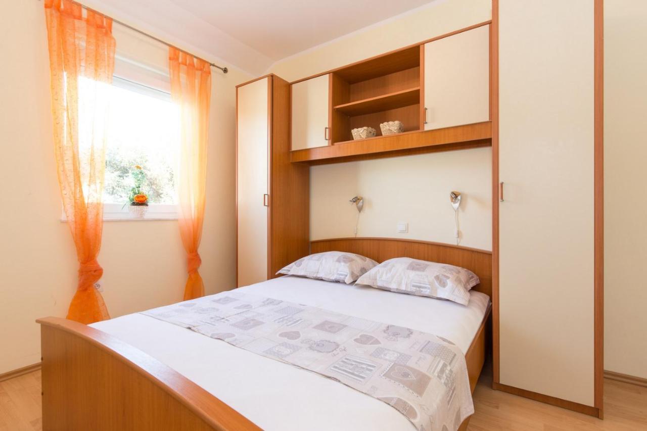 Apartments Mirjana * Central Location And Close To Beach Punat Dış mekan fotoğraf